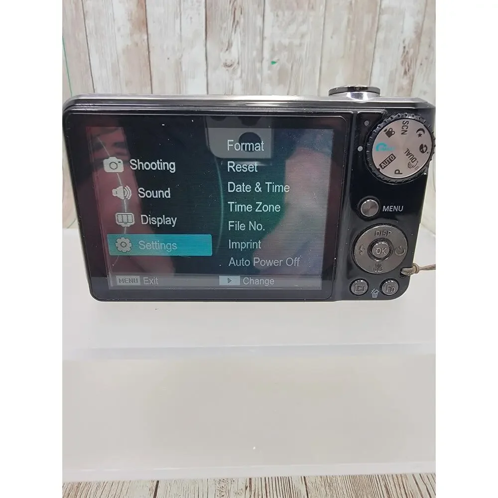 Samsung TL210 Compact Digital Camera 5x Optical Zoom Built-in Flash Black